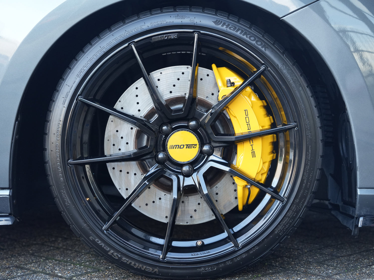 Schone velg na behandeling met Iron Attack iron remover – remstof en vliegroest verwijderd