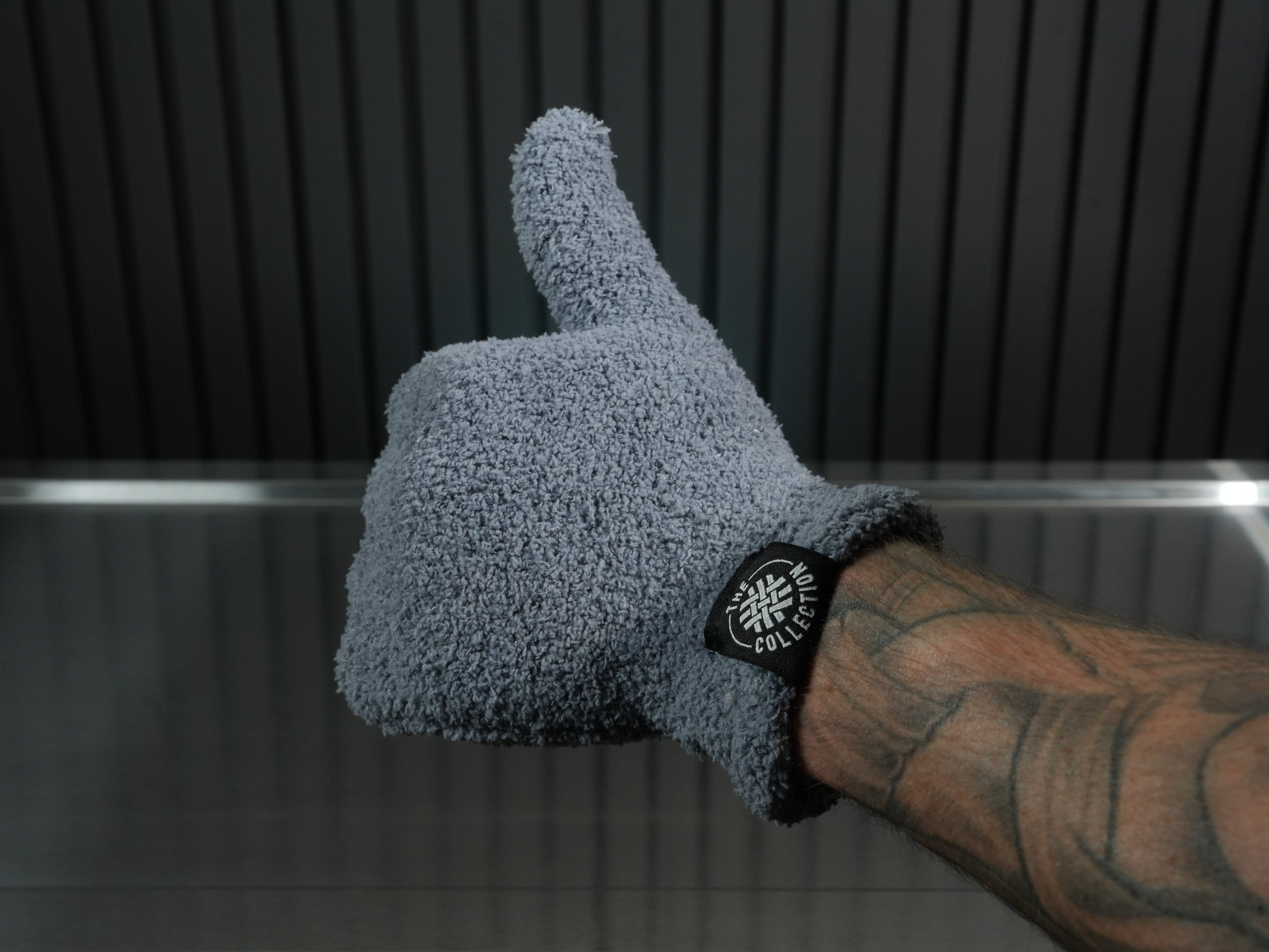 The Collection Finger Mitt detailing handschoen in gebruik – WaxO'lux