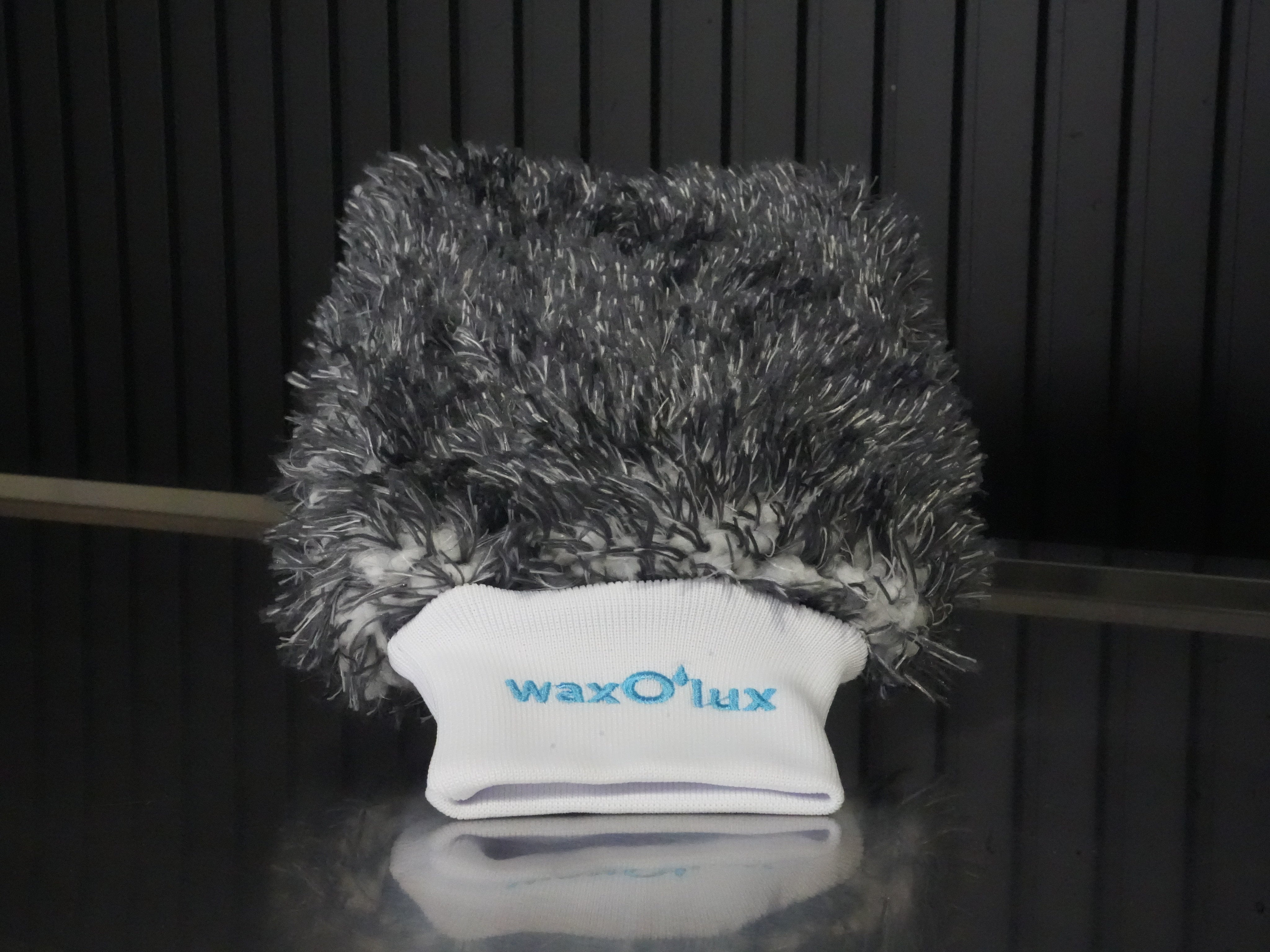 Ultra Thick Wash Mitt washandschoen in gebruik – WaxO'lux